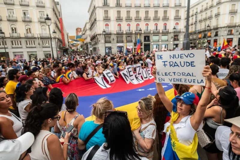 Ditadura na Venezuela cancela passaporte de jornalistas e ativistas.