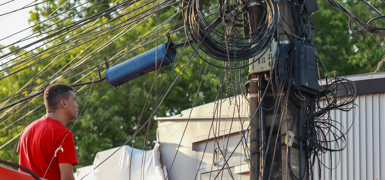 Fios de alta tensão impediram passagem do material
