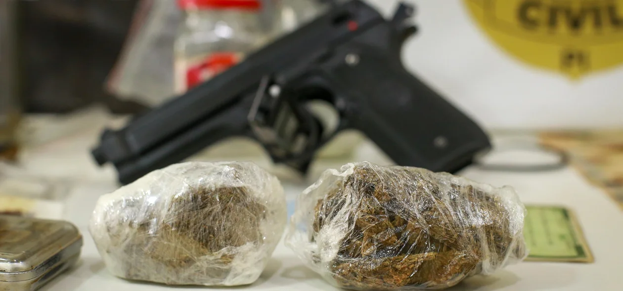 Foram apreendidos skunk e haxixe, balança de precisão