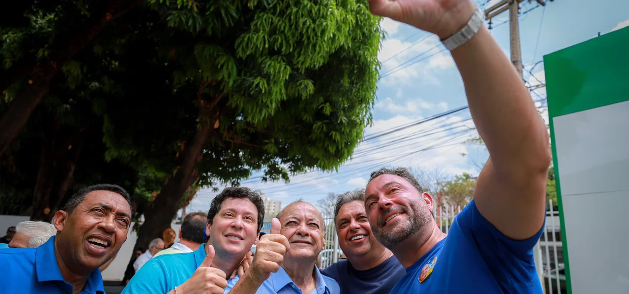 Joel Rodrigues (à esquerda), vereador Victor Linhares, deputados federais Júlio Arcoverde e Átila Filho prestando apoio a Sílvio Mendes