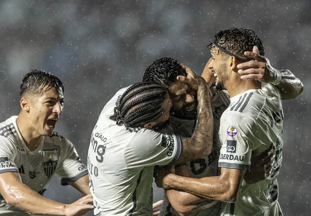 Jogadores do Galo comemoram gol de empate marcado por Hulk