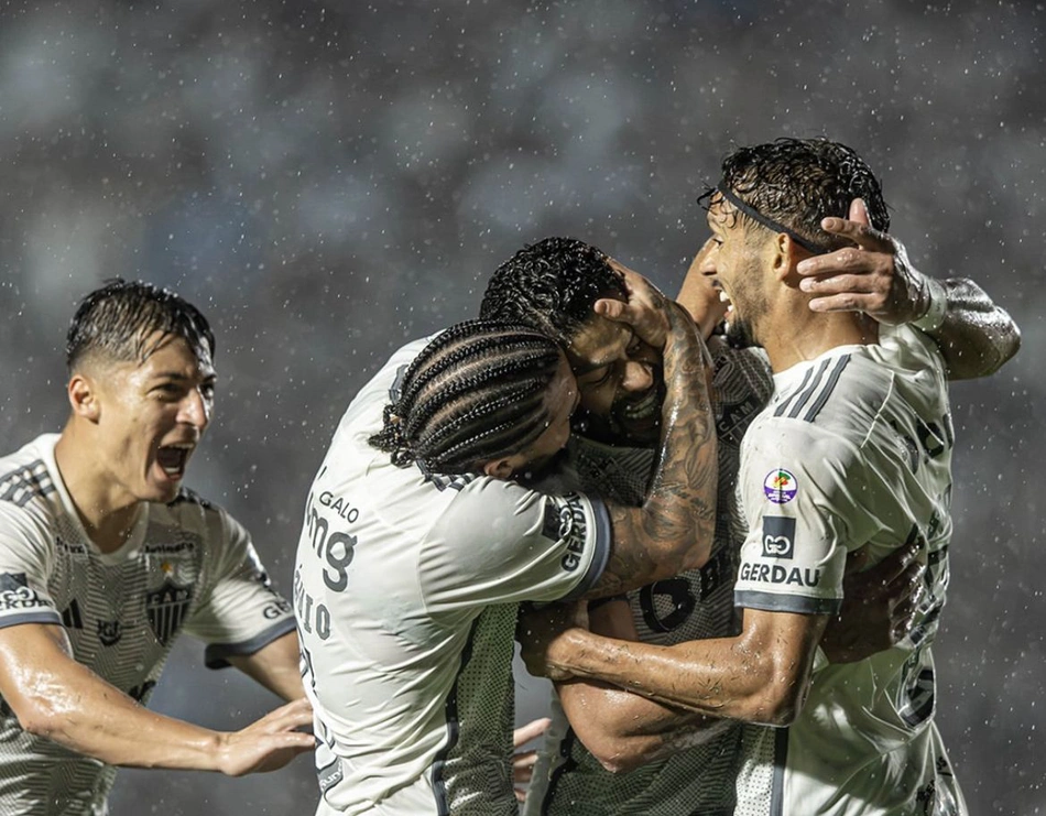 Jogadores do Galo comemoram gol de empate marcado por Hulk