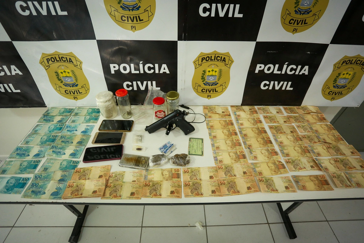 Material apreendido pelo Departamento Estadual de Repressão ao Narcotráfico
