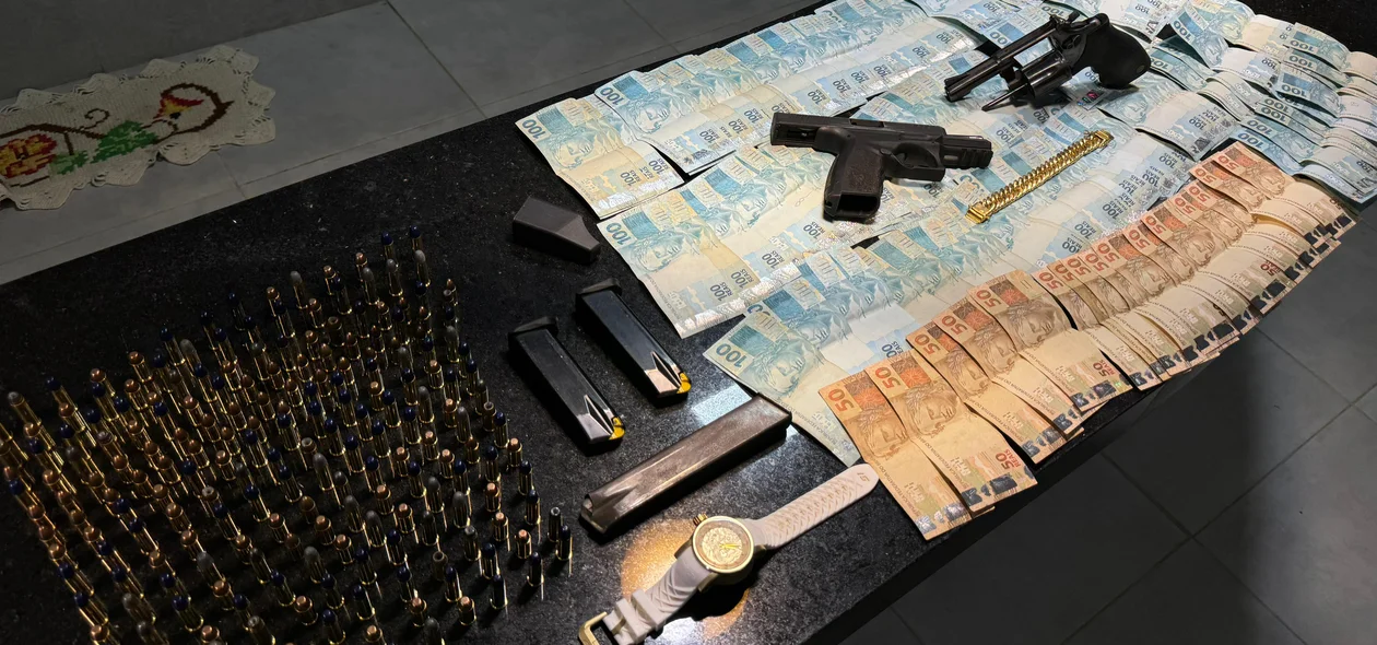 Parte do material apreendido pelo DRACO em Floriano