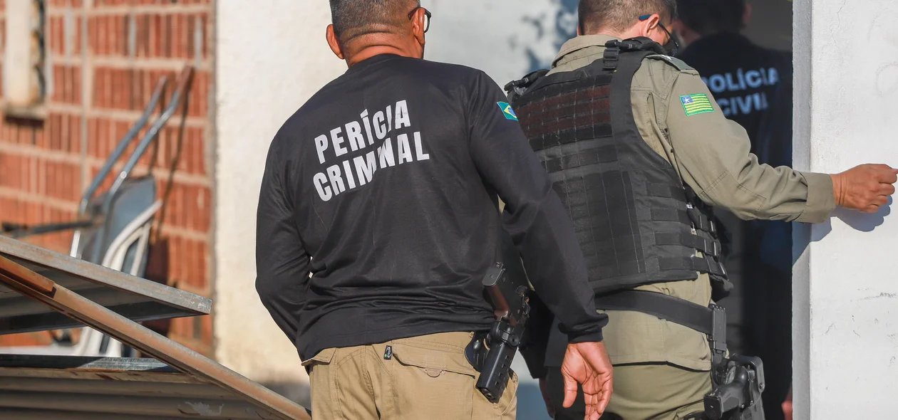 Policiais no local do crime