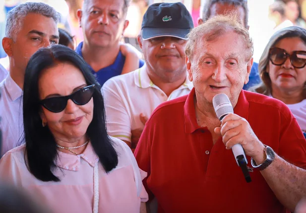 Primeira-dama Adalgisa Moraes Souza e o prefeito Mão Santa