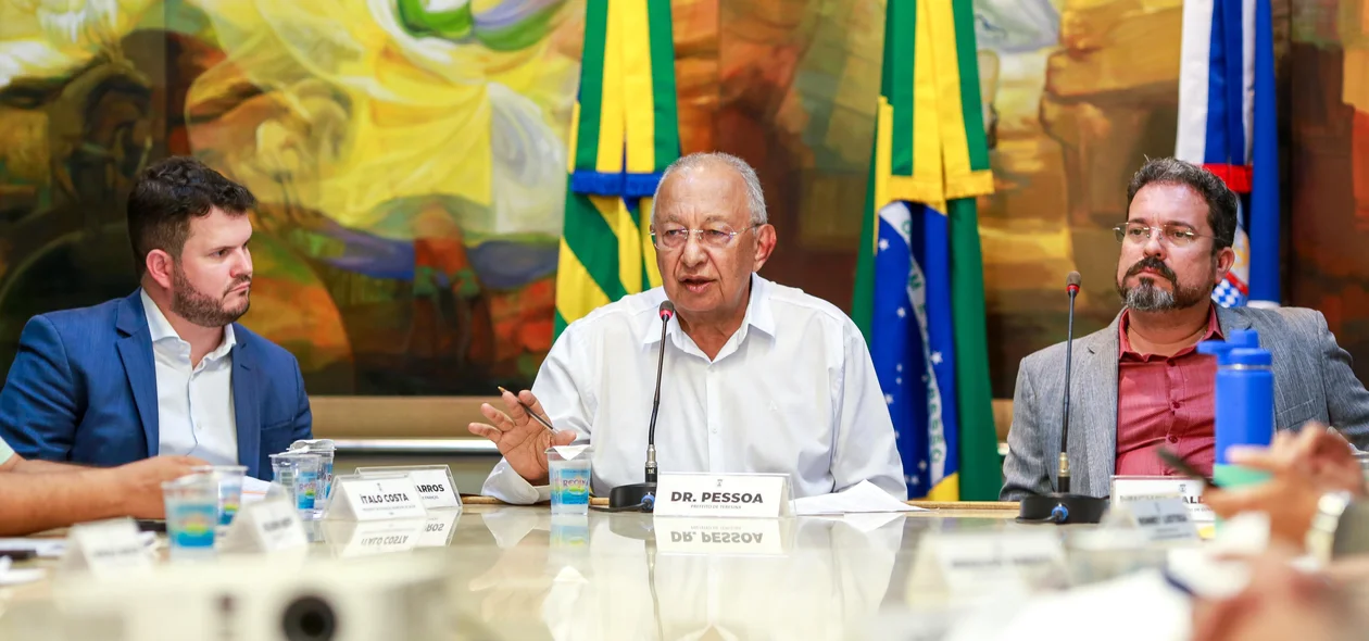 Reunião foi convocada pelo prefeito Dr. Pessoa