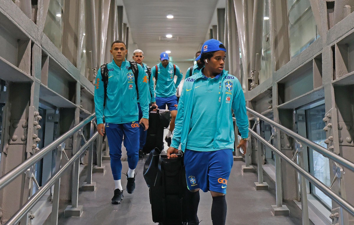 Seleção Brasileira desembarcando em Santiago