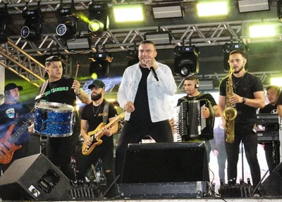 Show de Junior Vianna encerrou festa