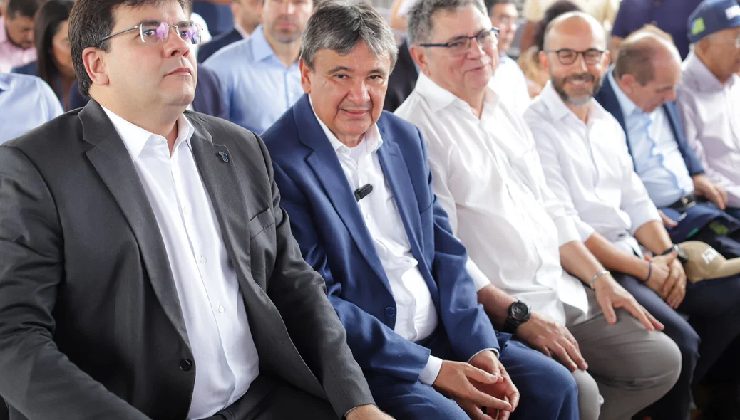 Autoridades presentes na solenidade