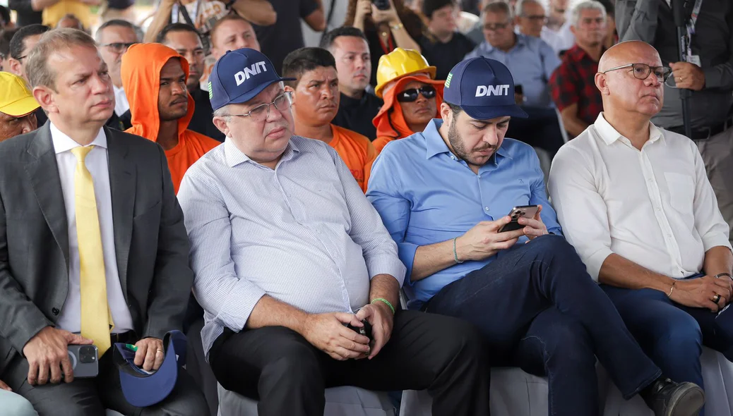 Deputados presentes na solenidade