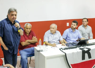Júlio Arcoverde discursando após ser eleito novo vice-presidente do River