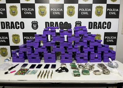 Mais de 140 tabletes de maconha foram apreendidos pelo DRACO