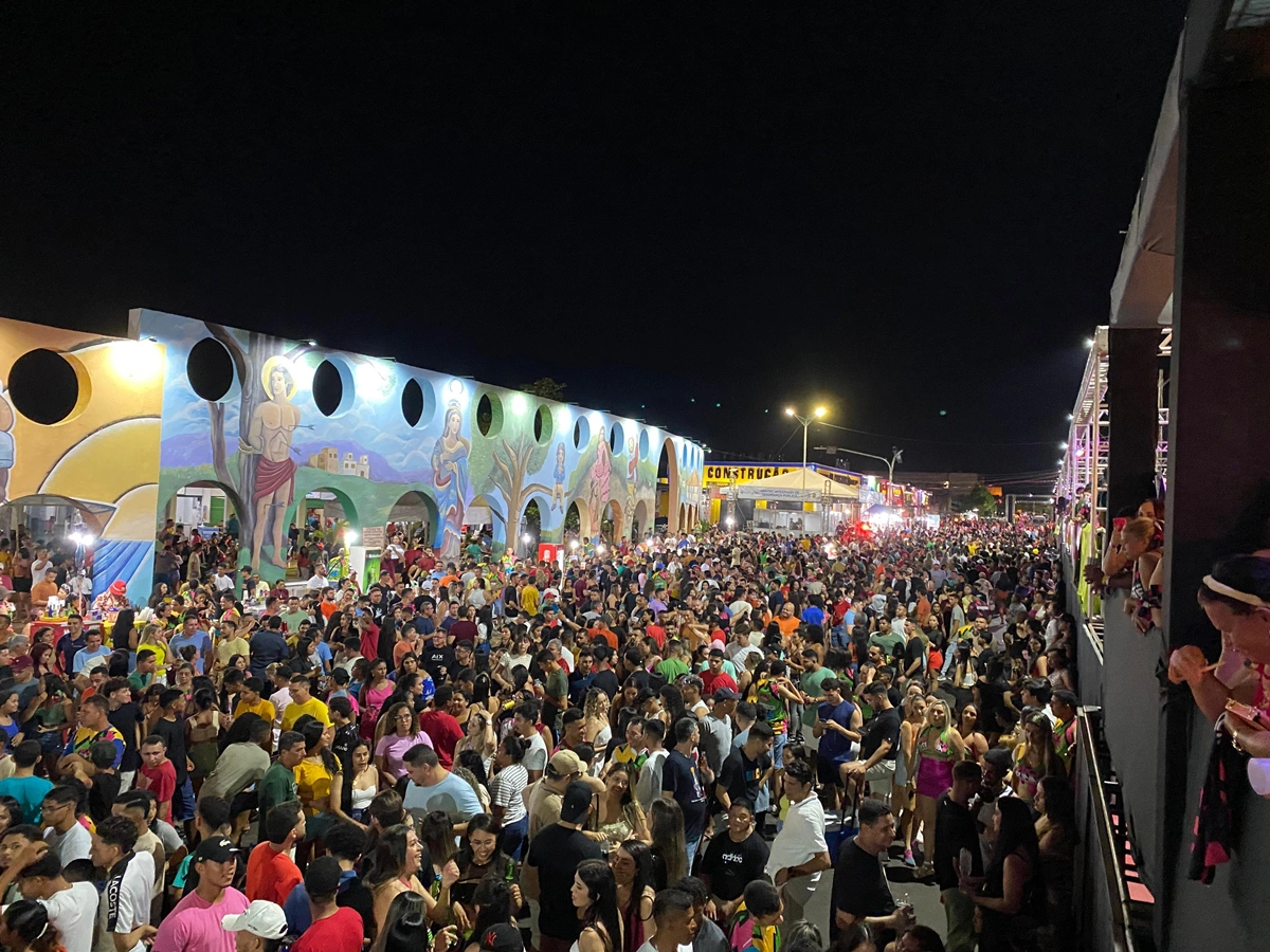 Multidão prestigia segundo dia da Micarina de Esperantina 2024