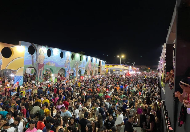 Multidão prestigia segundo dia da Micarina de Esperantina 2024