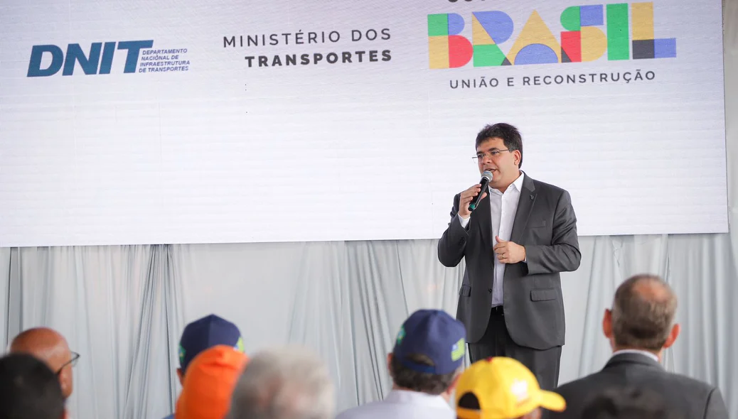 Rafael Fonteles durante seu pronunciamento