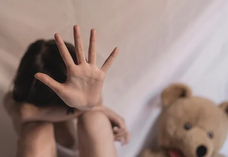 Mãe é presa acusada de maus-tratos contra a filha de 2 anos no Piauí
