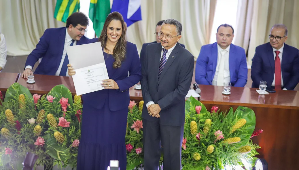 Ana Fidélis recebe diploma de vereadora eleita de Teresina