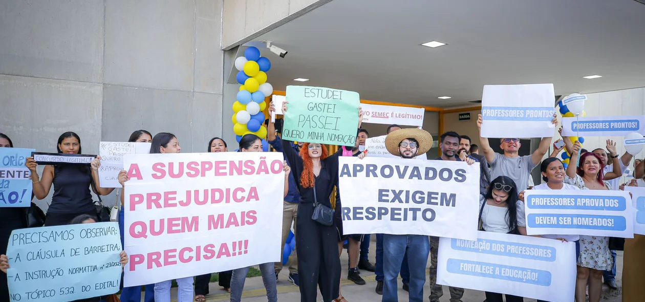 Aprovados fizeram manifestação