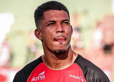 Atacante Lucas Reis