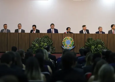 Autoridades na cerimônia de posse