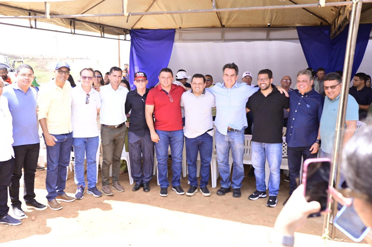 Autoridades na inauguração da barragem em Betânia do Piauí