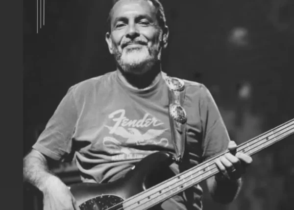 Baixista da banda de rock Jota Quest, Renato Tommaso, de 54 anos