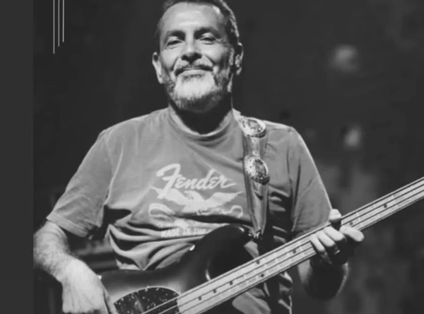 Baixista da banda de rock Jota Quest, Renato Tommaso, de 54 anos