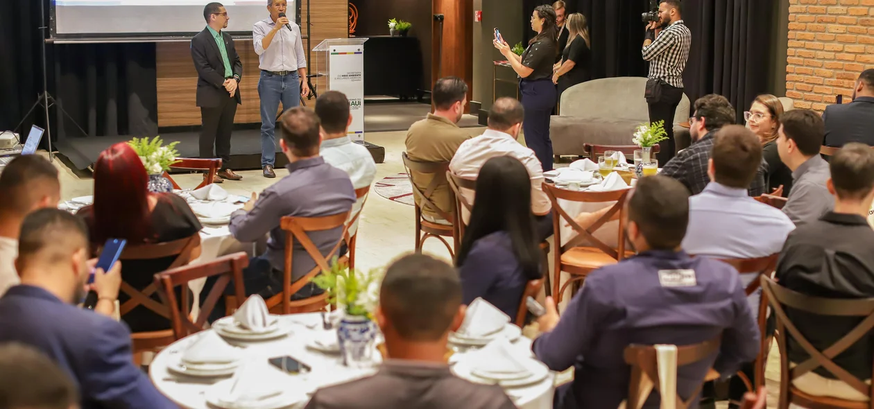 Encontro com jornalistas promovido pela Semarh