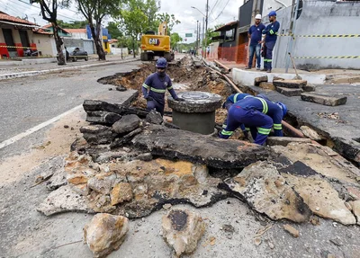 Equipe da Águas de Teresina trabalham no local