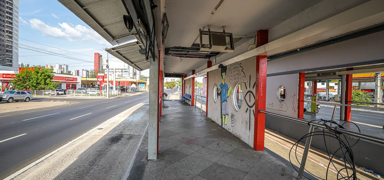 Estação abandonada na avenida João XXIII