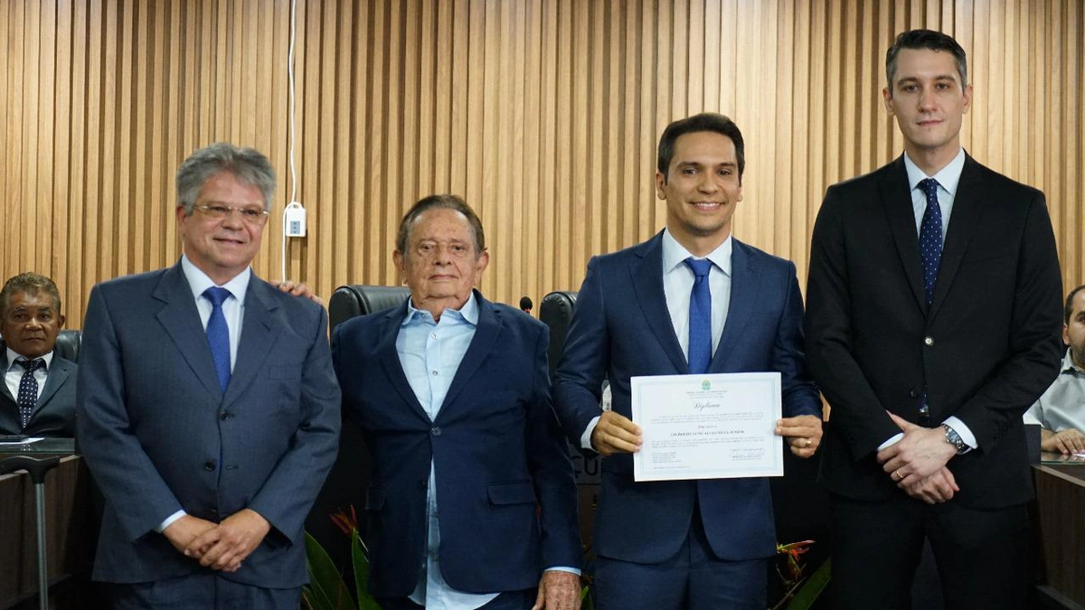 Gilberto Jr. e Pedro Moreira são diplomados prefeito e vice-prefeito de Uruçuí