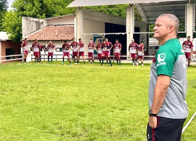 Marcinho Guerreiro, comissão técnica, preparadores físicos e jogadores do Fluminense-PI