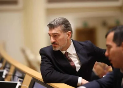 Mikheil Kavelashvili foi eleito presidente da Geórgia neste sábado (14)