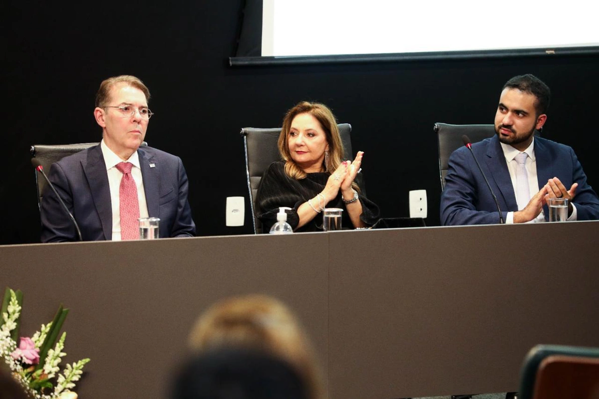 Ministra Liana Chaib ocupa cadeira na nova Academia Brasiliense de Direito