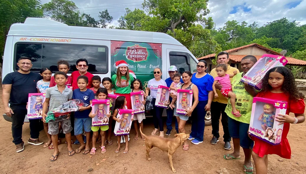 Momento da entrega de brinquedos