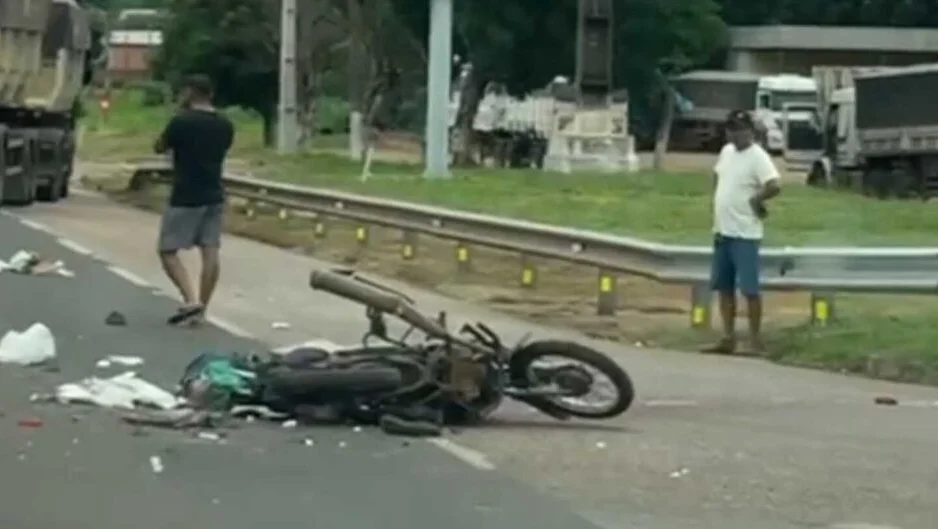 Motociclista é atingido por carreta em rodovia no MS