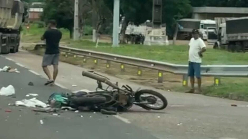 Motociclista é atingido por carreta em rodovia no MS