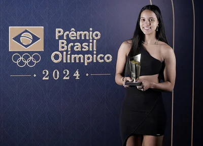 Piauiense Juliana Viana recebe o prêmio de melhor do ano pela COB