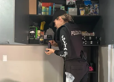 Polícia cumprindo mandados no endereço do empresário