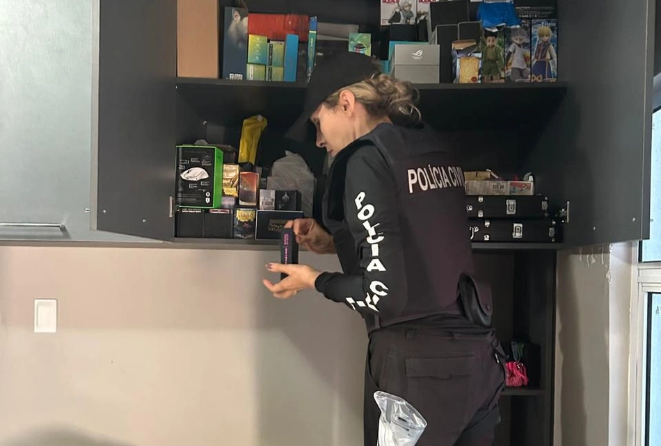 Polícia cumprindo mandados no endereço do empresário