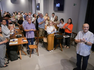 Prefeito eleito Sílvio Mendes com o futuro secretariado