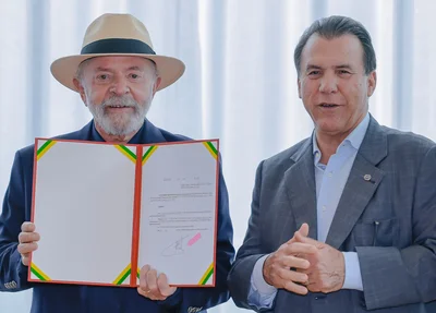 Presidente Lula assinou o decreto ao lado do ministro do Trabalho e Emprego, Luiz Marinho