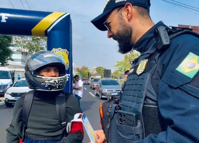 PRF aborda motociclista