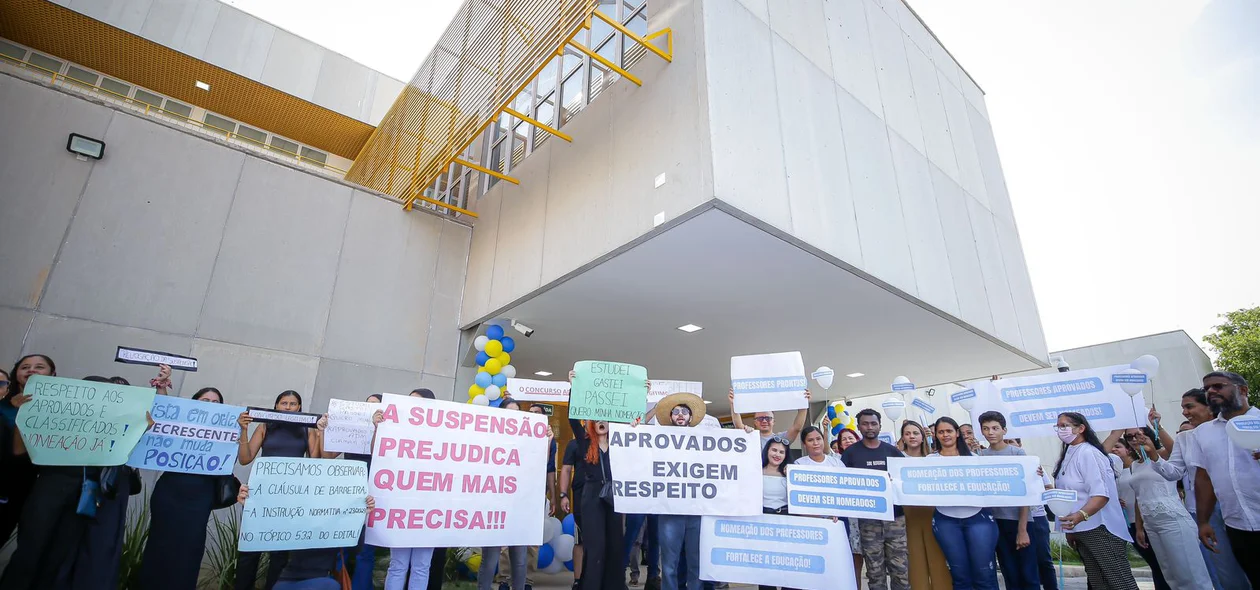 Protesto na inauguração da Escola Municipal 15 de Outubro