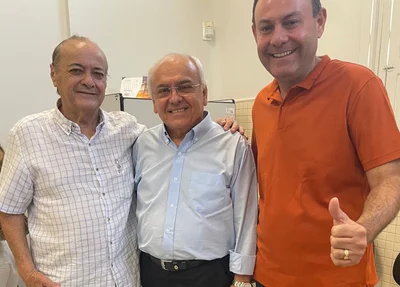 Sílvio Mendes e Jeová Alencar ao lado do presidente da Arsete Adolfo Nunes