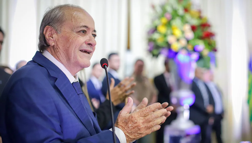 Sílvio Mendes na cerimônia de diplomação