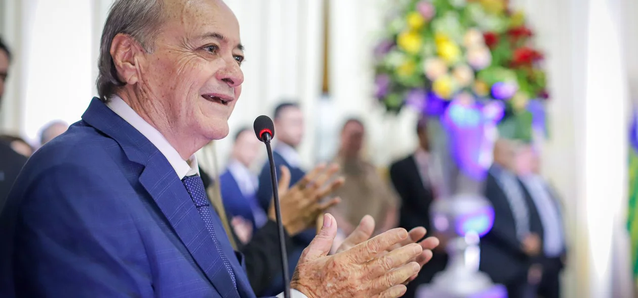 Sílvio Mendes na cerimônia de diplomação