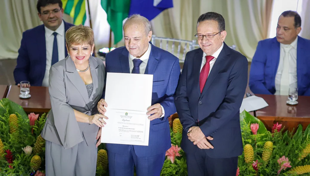 TRE-PI diploma prefeito eleito de Teresina Sílvio Mendes