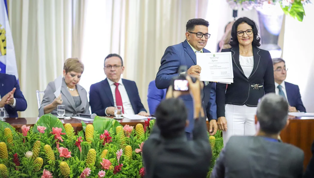 Valdemir Virgino recebe diploma de vereador
